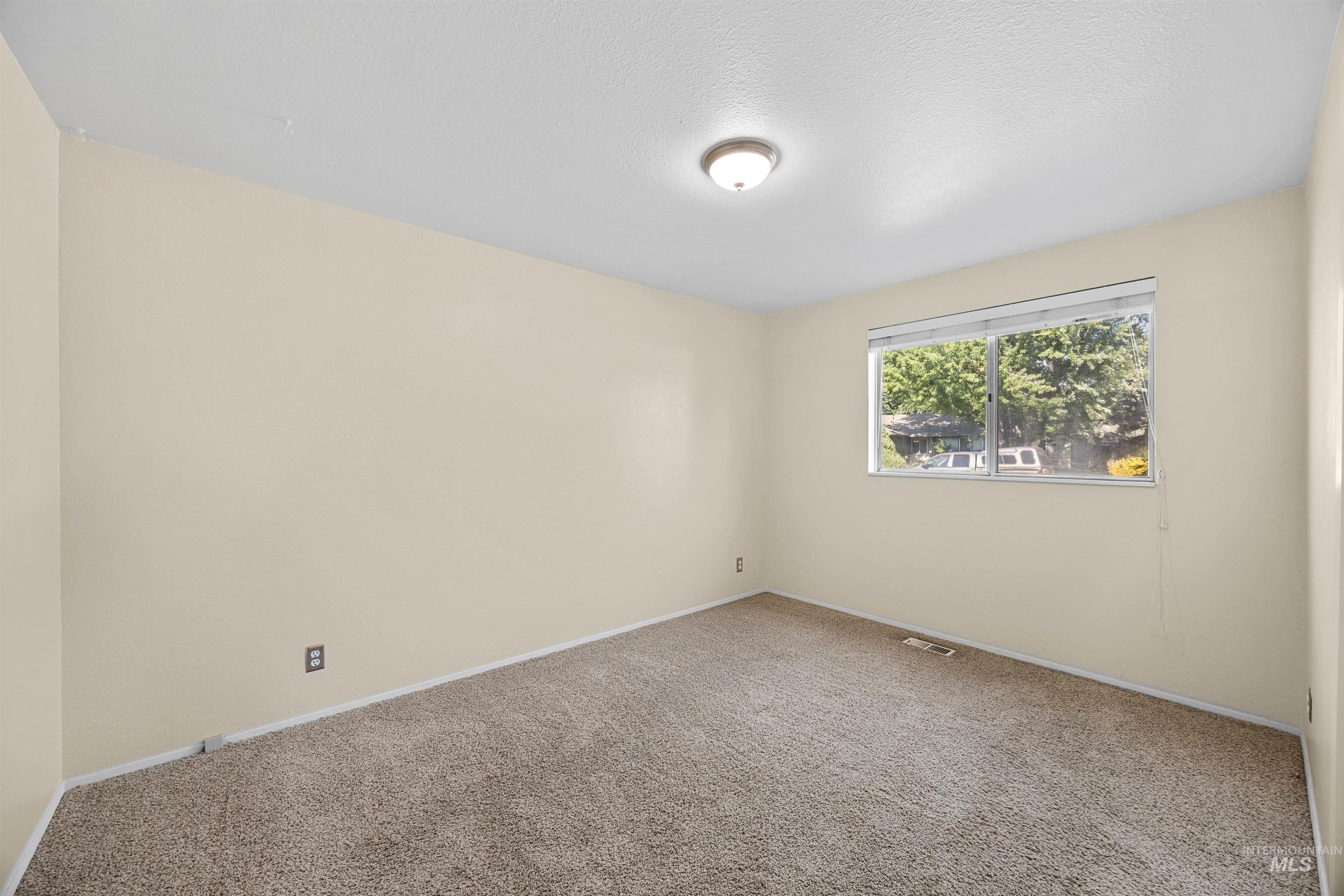 3593 S Ticonderoga, Boise, Idaho 83706, 3 Bedrooms, 2 Bathrooms, Residential For Sale, Price $440,000,MLS 98996576