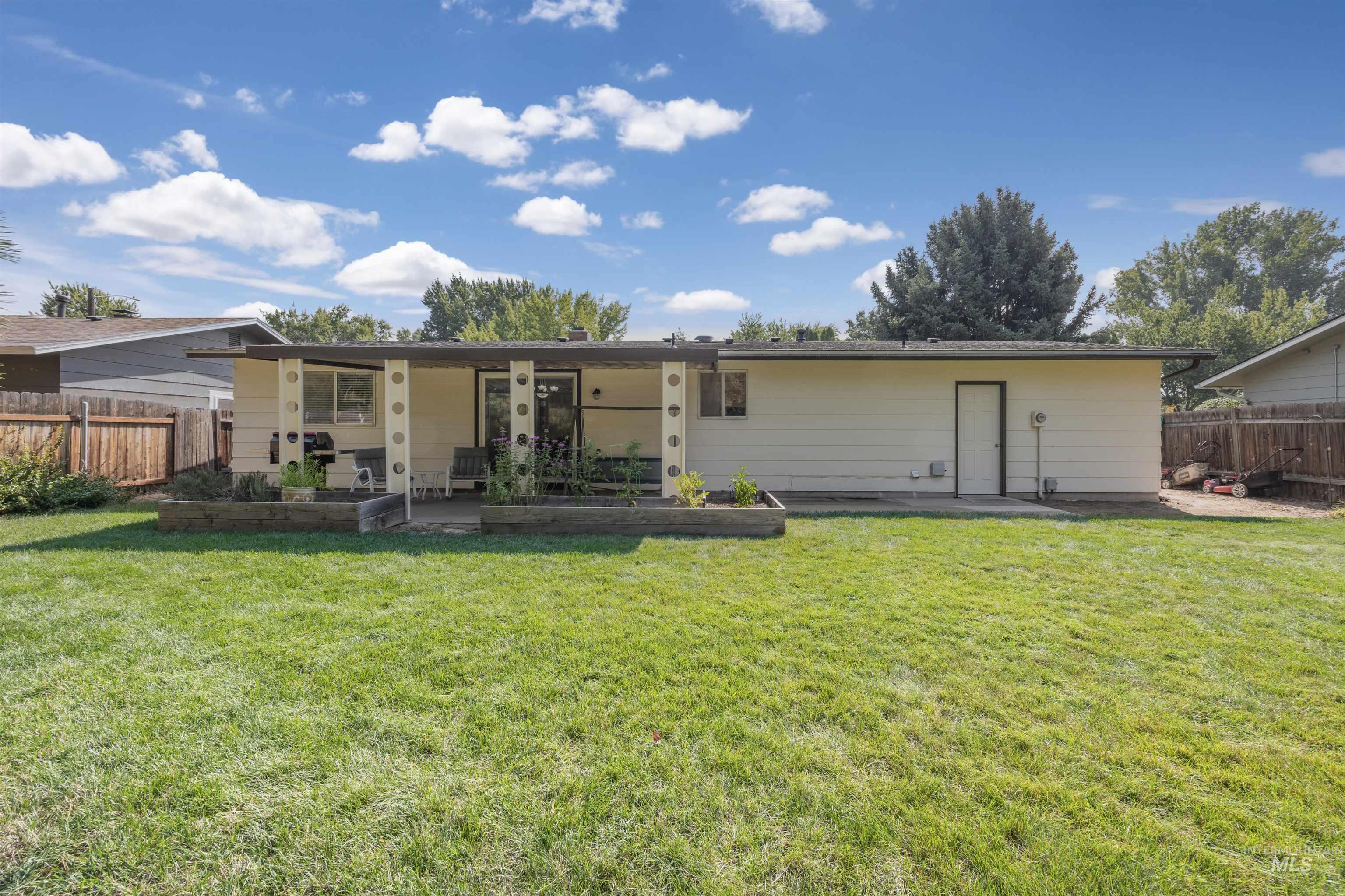 3593 S Ticonderoga, Boise, Idaho 83706, 3 Bedrooms, 2 Bathrooms, Residential For Sale, Price $440,000,MLS 98996576