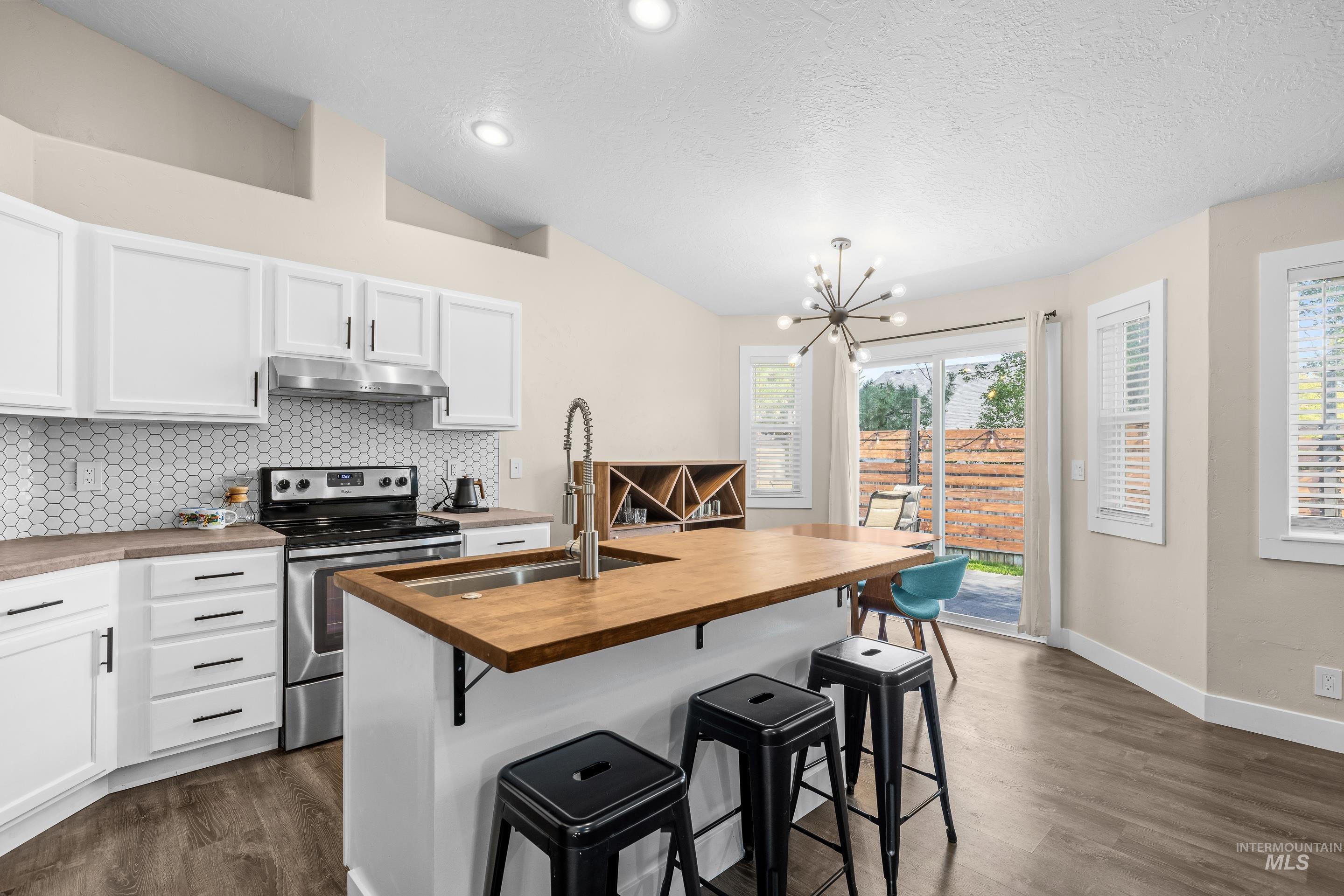 7348 W Limelight Court, Boise, Idaho 83714, 3 Bedrooms, 2 Bathrooms, Residential For Sale, Price $470,000,MLS 98996580