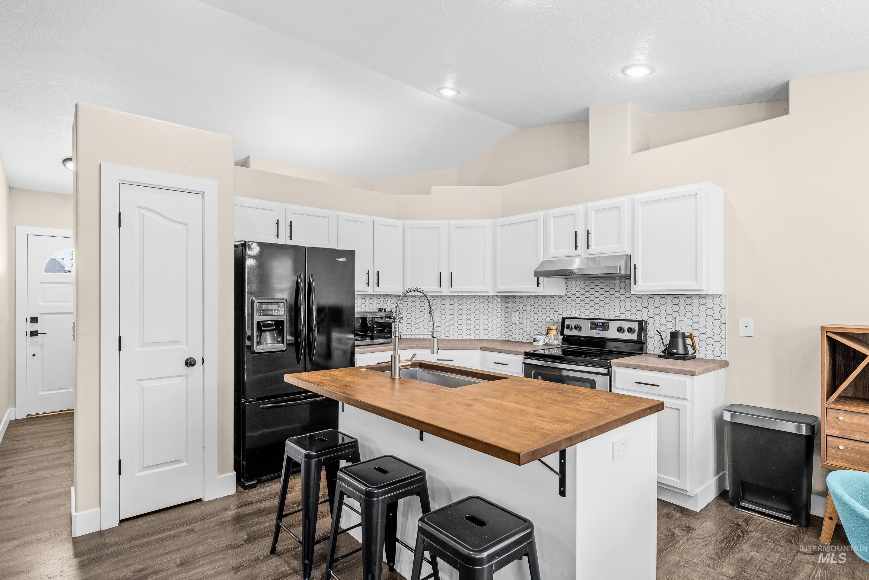 7348 W Limelight Court, Boise, Idaho 83714, 3 Bedrooms, 2 Bathrooms, Residential For Sale, Price $470,000,MLS 98996580