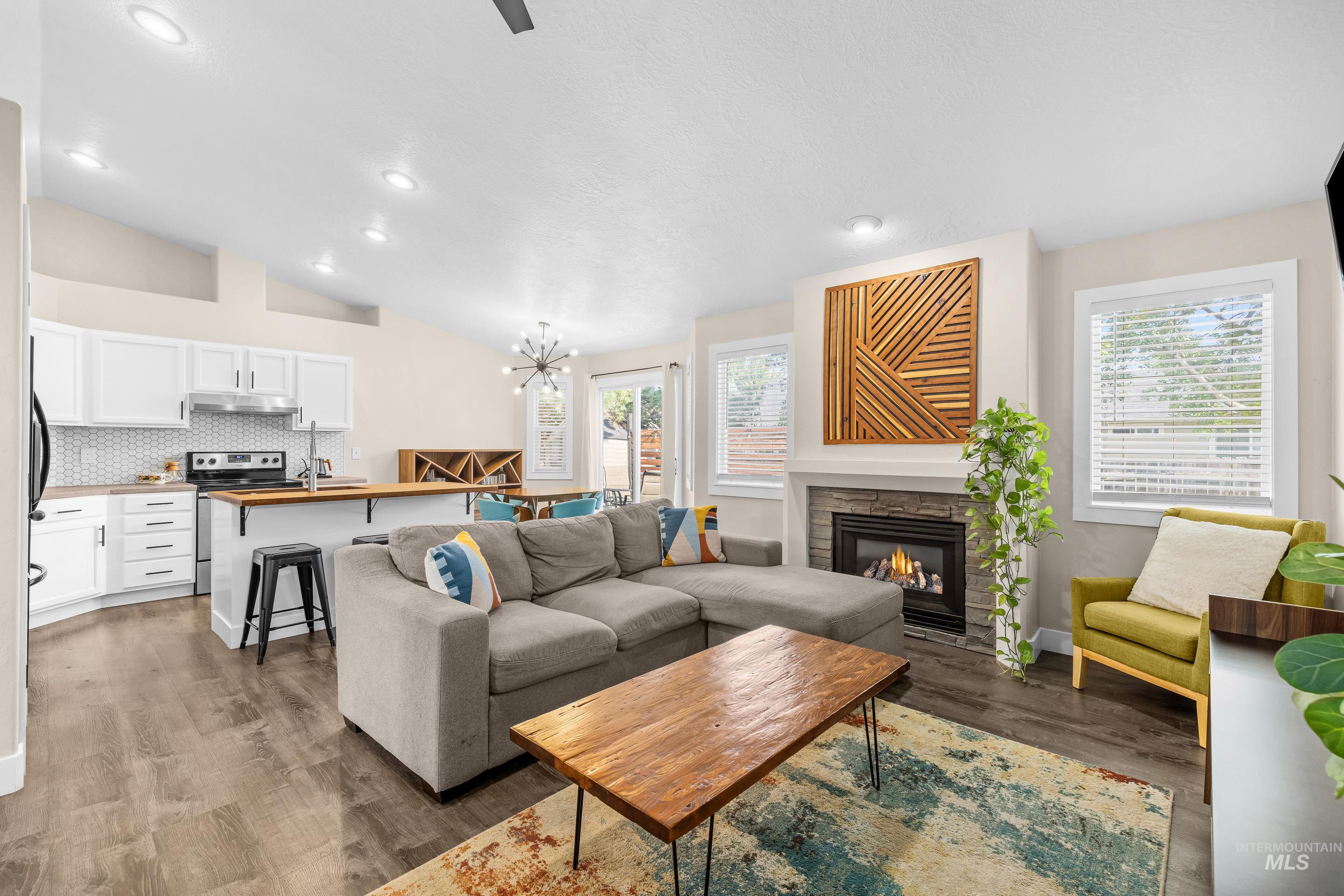 7348 W Limelight Court, Boise, Idaho 83714, 3 Bedrooms, 2 Bathrooms, Residential For Sale, Price $470,000,MLS 98996580