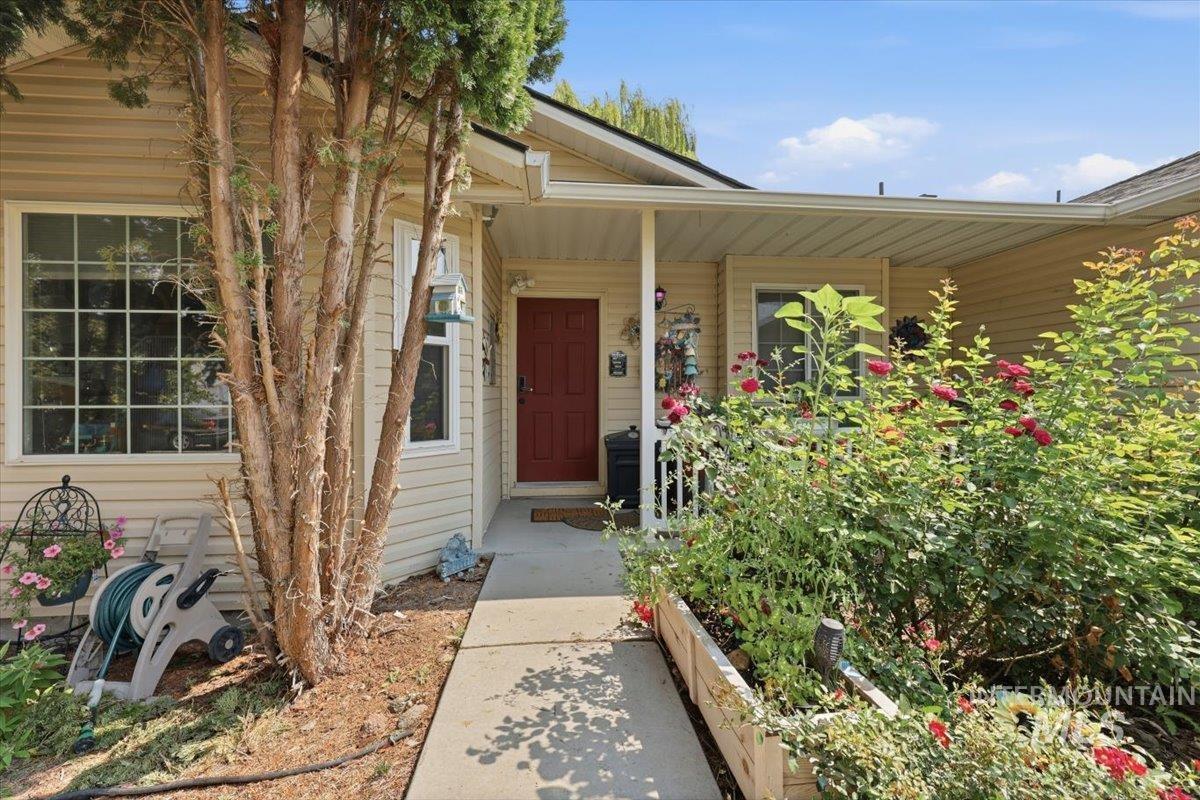5021 Barkley Way, Caldwell, Idaho 83607, 3 Bedrooms, 2 Bathrooms, Residential For Sale, Price $349,900,MLS 98996581