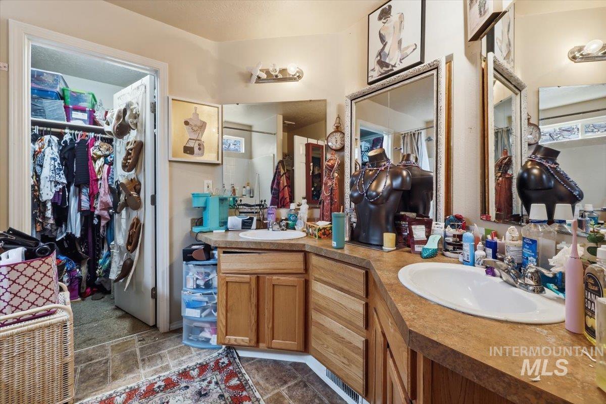 5021 Barkley Way, Caldwell, Idaho 83607, 3 Bedrooms, 2 Bathrooms, Residential For Sale, Price $349,900,MLS 98996581