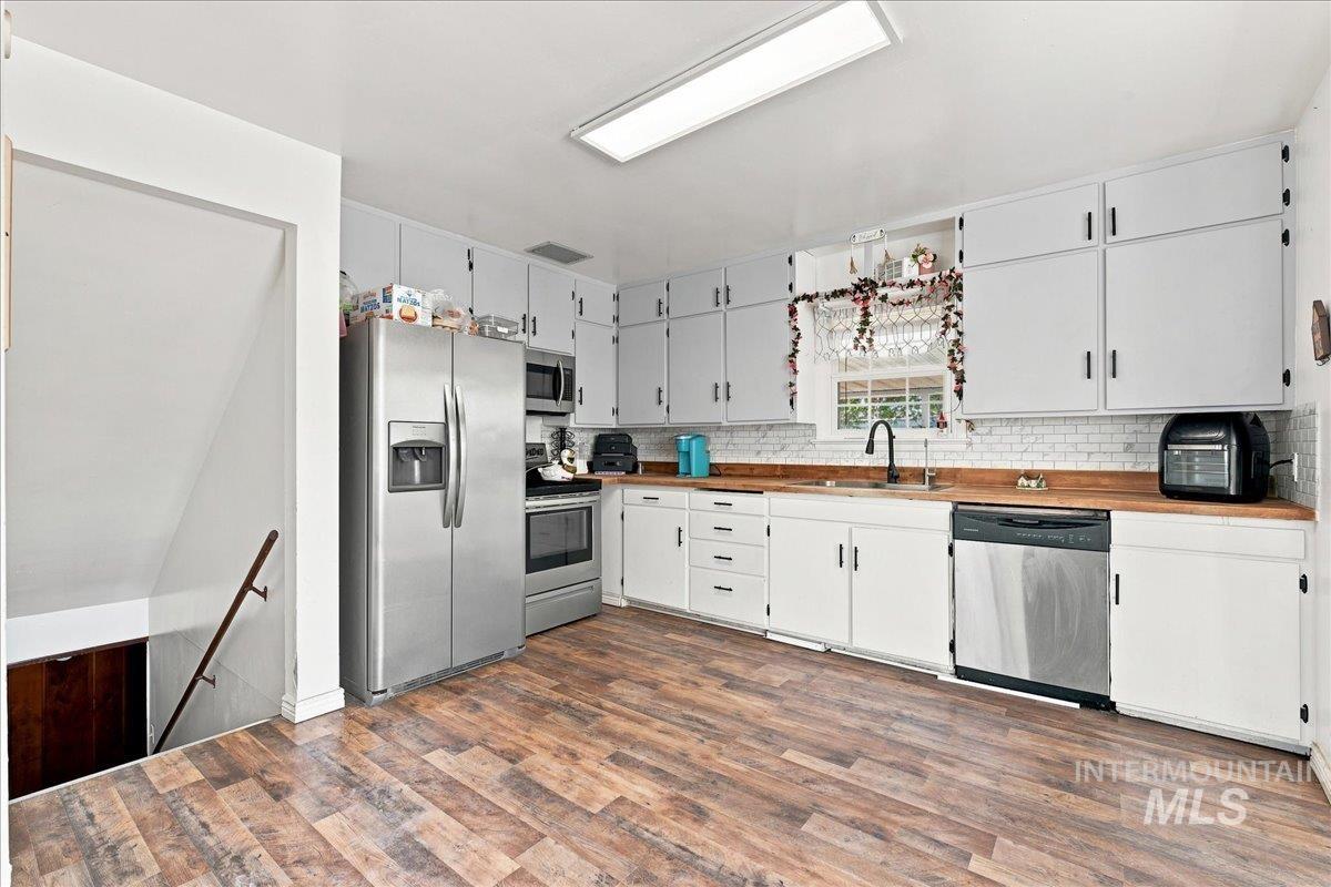 803 Falls Avenue West, Twin Falls, Idaho 83301, 4 Bedrooms, 1.5 Bathrooms, Residential For Sale, Price $350,000,MLS 98996590