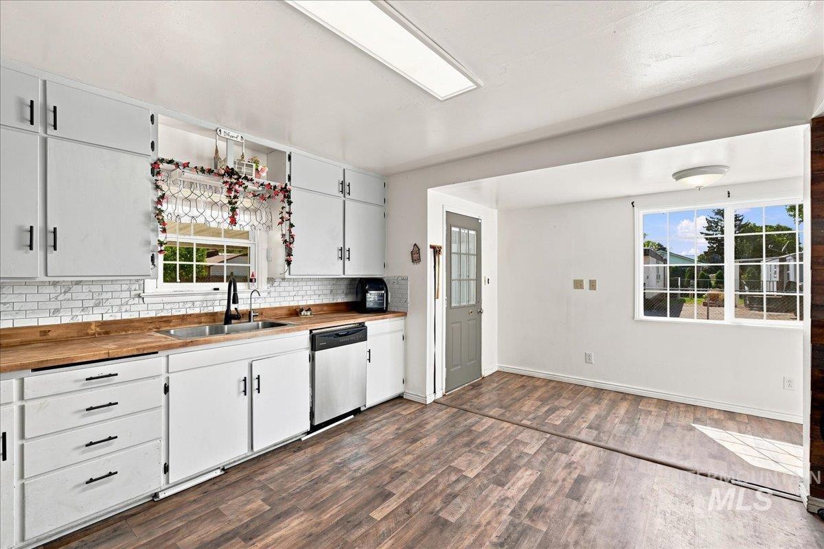 803 Falls Avenue West, Twin Falls, Idaho 83301, 4 Bedrooms, 1.5 Bathrooms, Residential For Sale, Price $350,000,MLS 98996590
