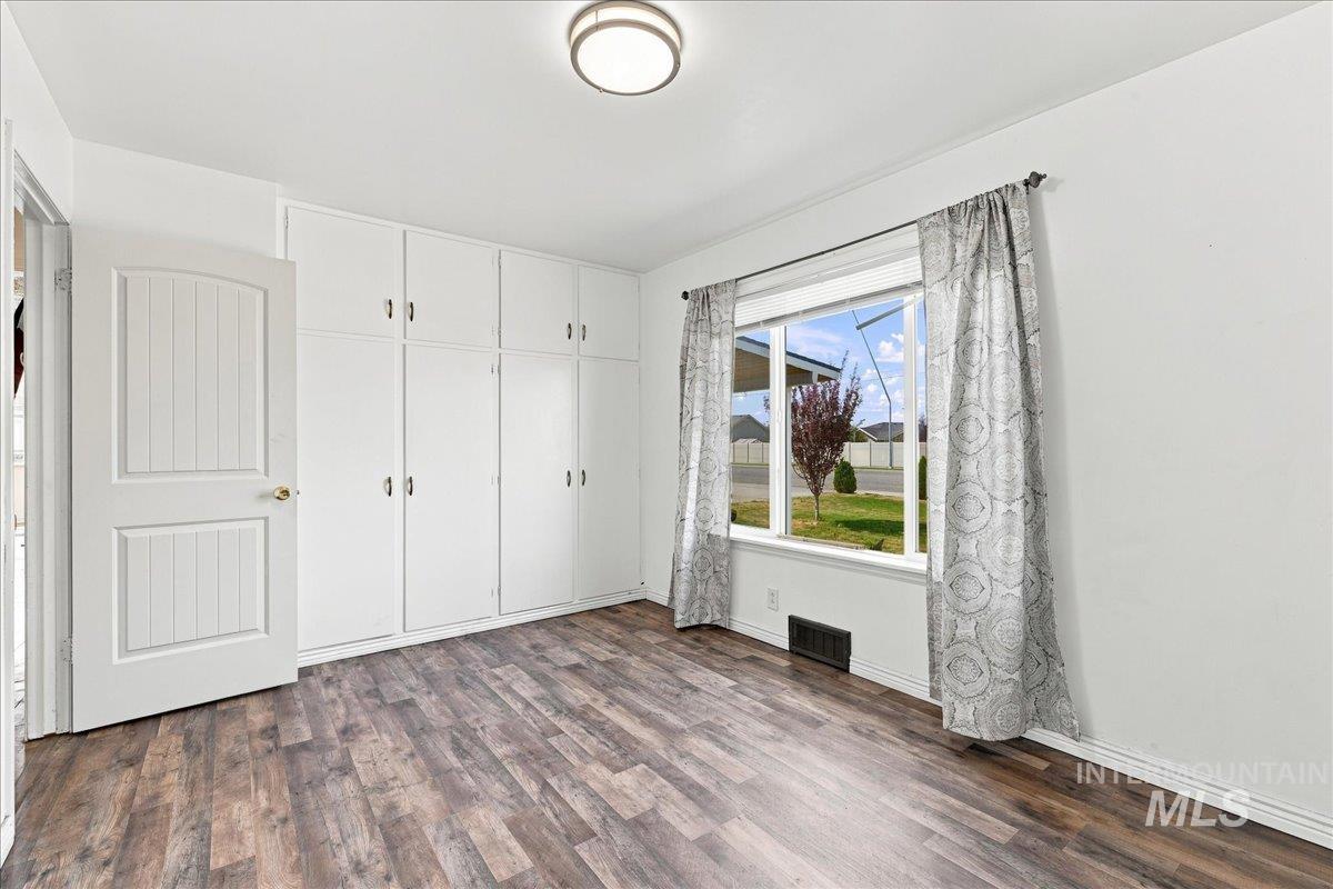 803 Falls Avenue West, Twin Falls, Idaho 83301, 4 Bedrooms, 1.5 Bathrooms, Residential For Sale, Price $350,000,MLS 98996590