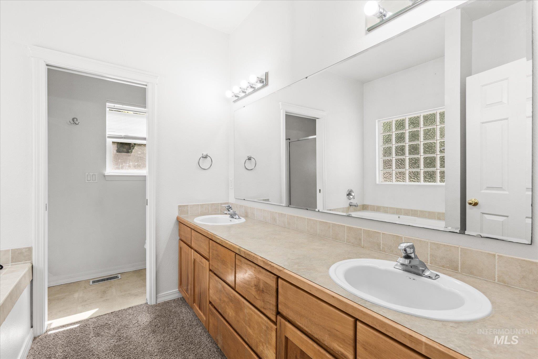 6270 N Sparkford Way, Boise, Idaho 83713, 3 Bedrooms, 2 Bathrooms, Residential For Sale, Price $489,900,MLS 98996597