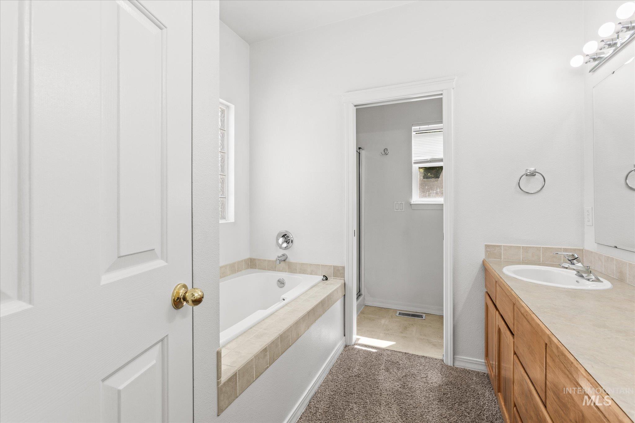 6270 N Sparkford Way, Boise, Idaho 83713, 3 Bedrooms, 2 Bathrooms, Residential For Sale, Price $489,900,MLS 98996597