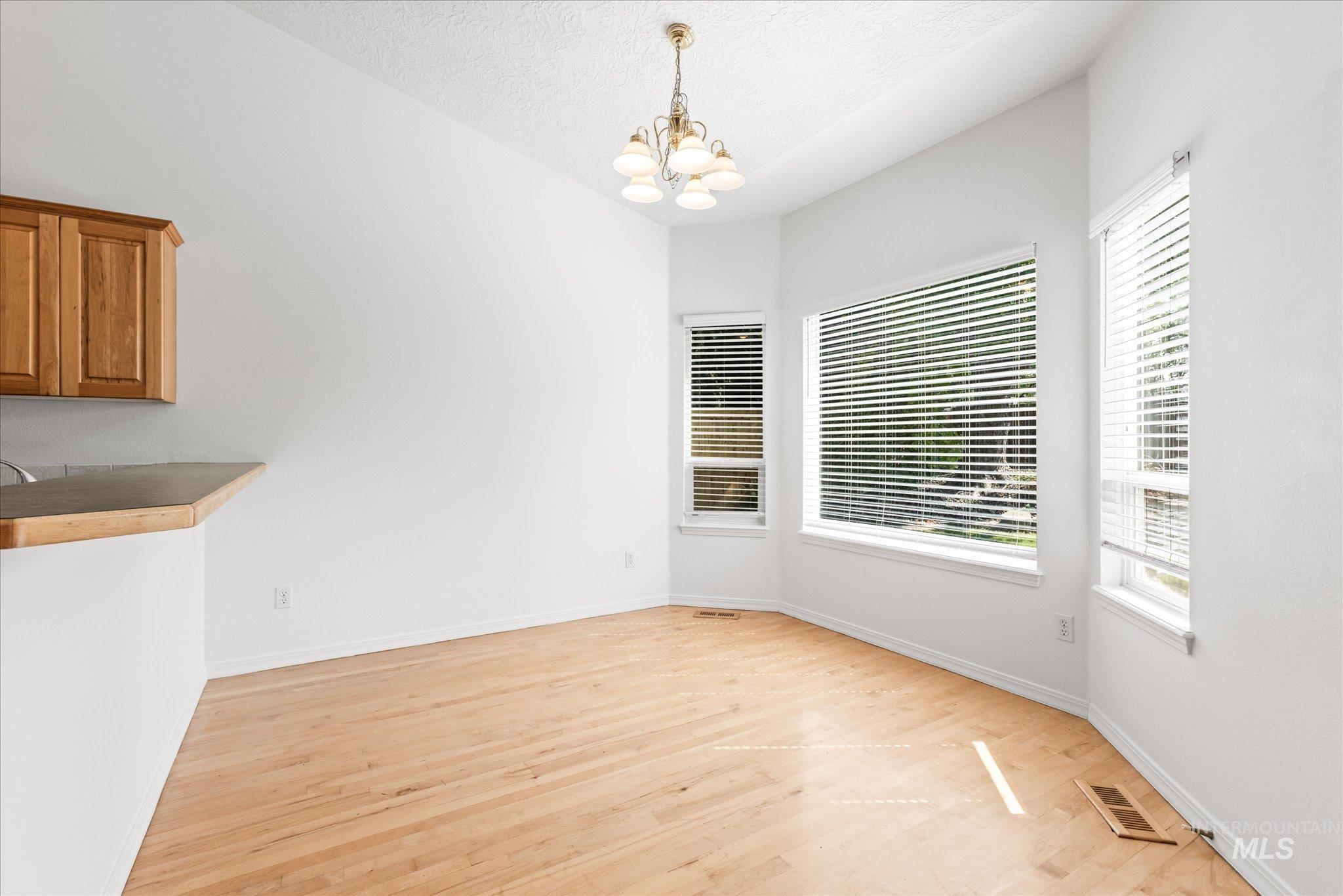 6270 N Sparkford Way, Boise, Idaho 83713, 3 Bedrooms, 2 Bathrooms, Residential For Sale, Price $489,900,MLS 98996597