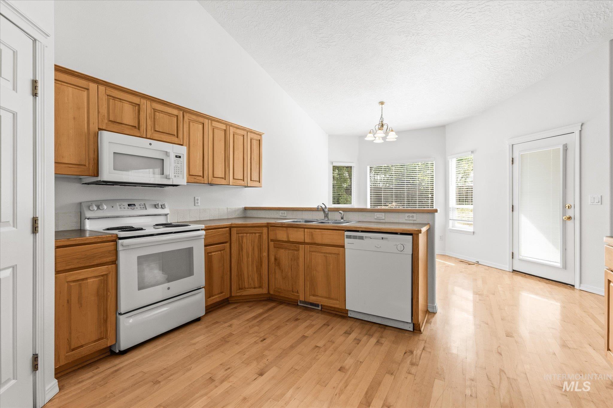 6270 N Sparkford Way, Boise, Idaho 83713, 3 Bedrooms, 2 Bathrooms, Residential For Sale, Price $489,900,MLS 98996597