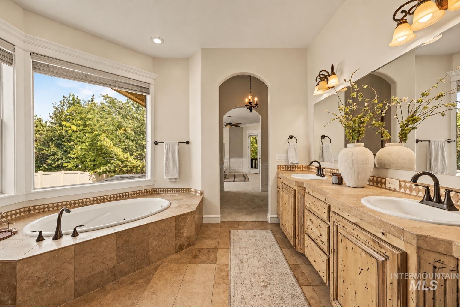 468 E Forest Ridge Drive, Meridian, Idaho 83642, 6 Bedrooms, 5 Bathrooms, Residential For Sale, Price $1,100,000,MLS 98996620