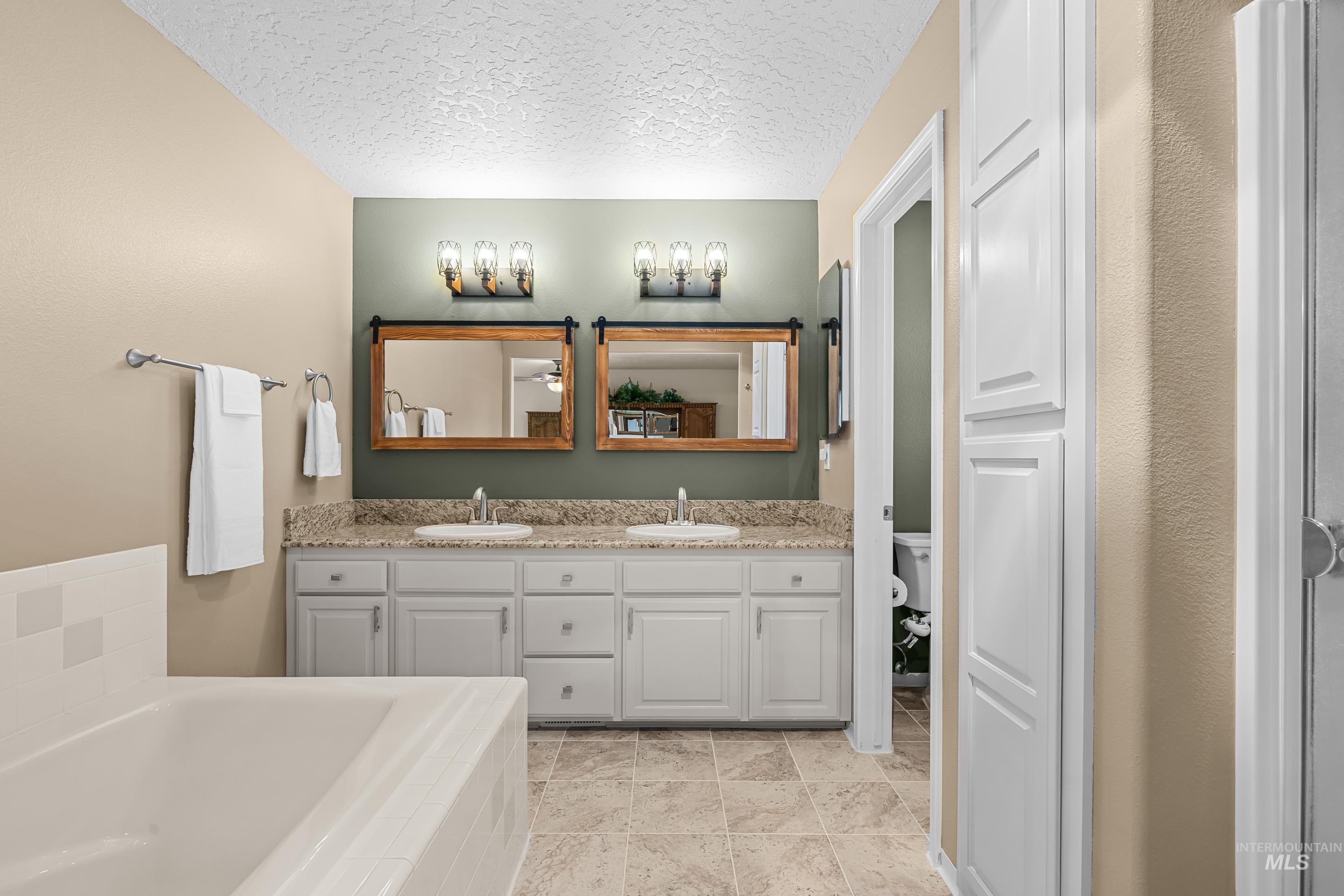 3408 Saraset Cir, Caldwell, Idaho 83605, 3 Bedrooms, 2 Bathrooms, Residential For Sale, Price $549,900,MLS 98996628
