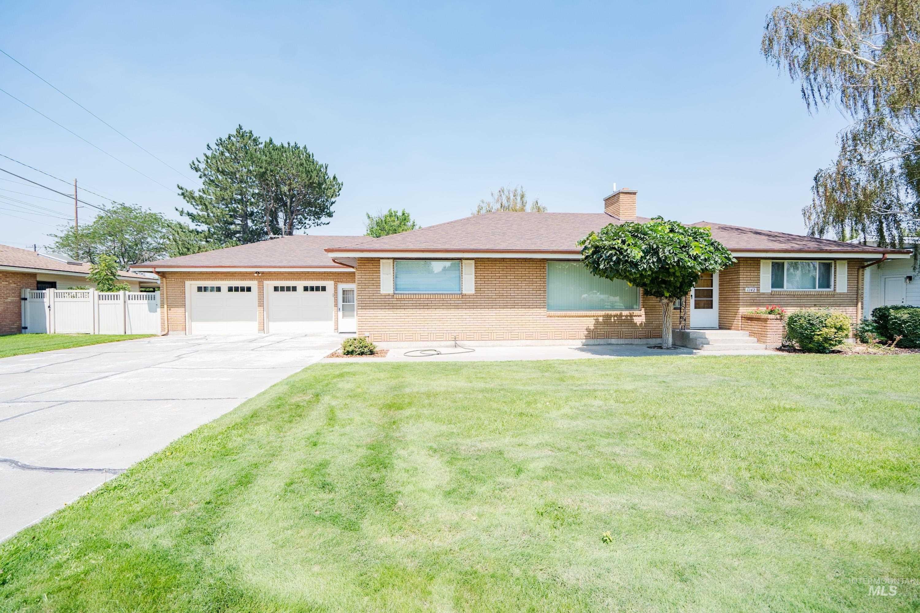 1142 Link Street, Rupert, Idaho 83350, 3 Bedrooms, 2 Bathrooms, Residential For Sale, Price $349,000,MLS 98996648