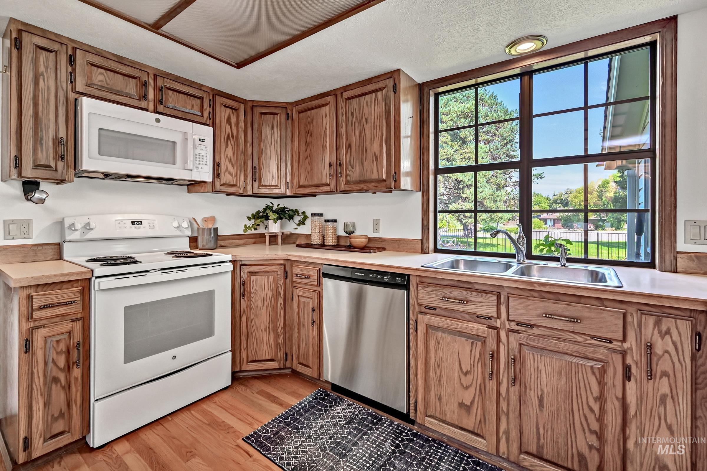 254 E Old Saybrook, Boise, Idaho 83706, 4 Bedrooms, 3 Bathrooms, Residential For Sale, Price $800,000, 98996673
