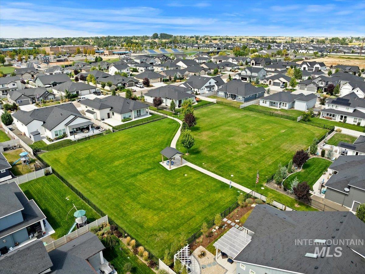 1653 Shoal Point Ave, Middleton, Idaho 83644, 3 Bedrooms, 2 Bathrooms, Residential For Sale, Price $510,000,MLS 98996719