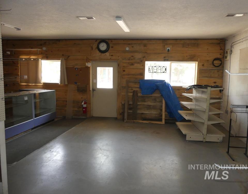 130 River Street, White Bird, Idaho 83554, 2 Bedrooms, Business/Commercial For Sale, Price $279,000,MLS 98996732