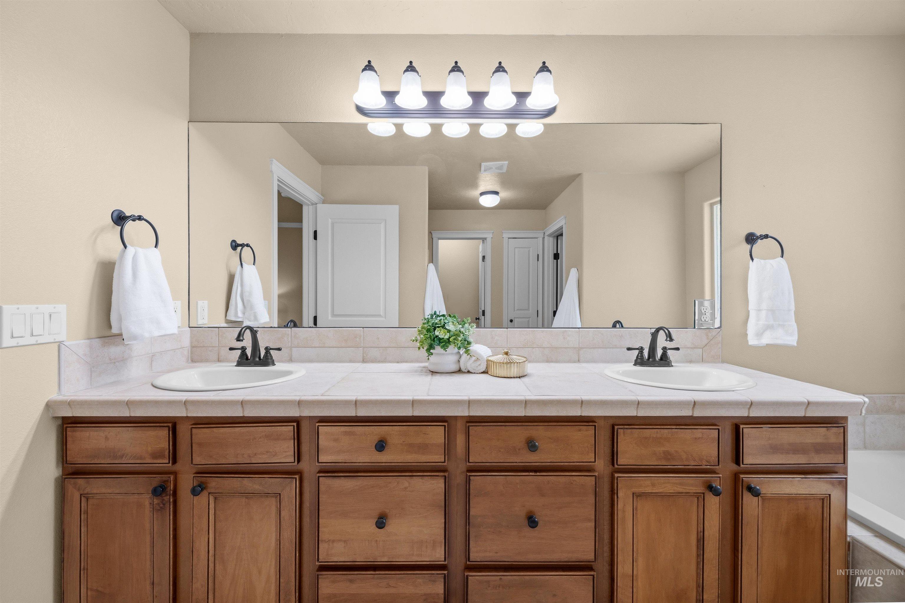 2548 E Omera Street, Meridian, Idaho 83646, 4 Bedrooms, 2.5 Bathrooms, Residential For Sale, Price $630,000, 98996743