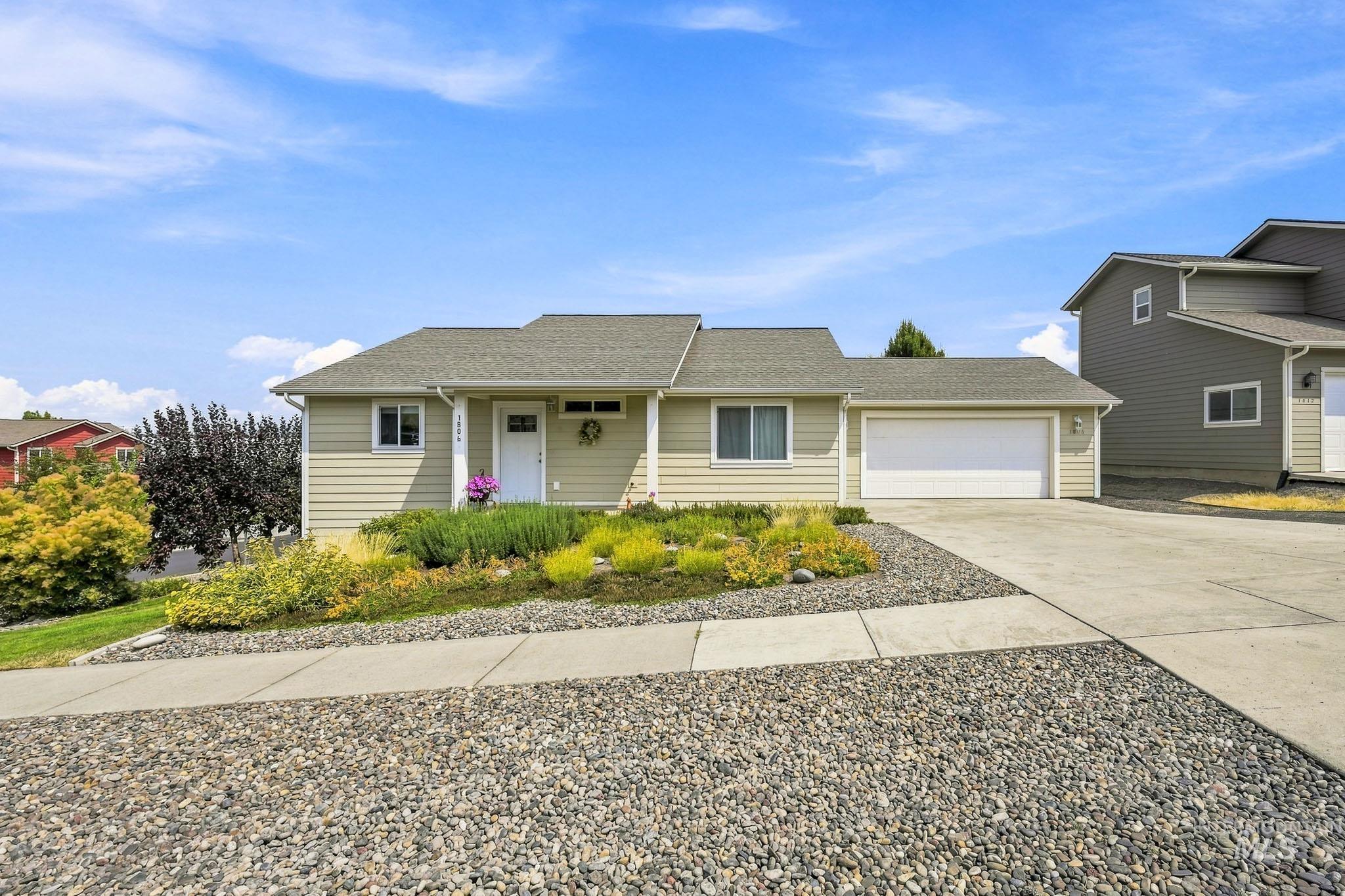 1806 Koda Court, Moscow, Idaho 83843, 2 Bedrooms, 2 Bathrooms, Residential For Sale, Price $405,000,MLS 98996750