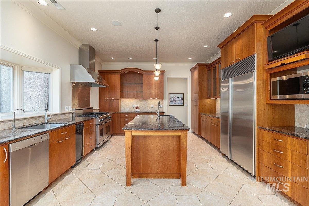 2419 North Sevenoaks Place, Eagle, Idaho 83616, 4 Bedrooms, 5 Bathrooms, Residential For Sale, Price $1,890,000, 98996759