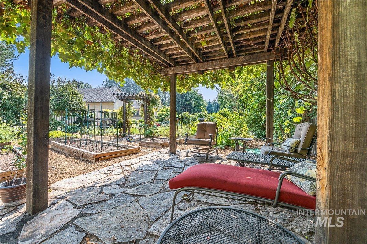 2419 North Sevenoaks Place, Eagle, Idaho 83616, 4 Bedrooms, 5 Bathrooms, Residential For Sale, Price $1,890,000, 98996759