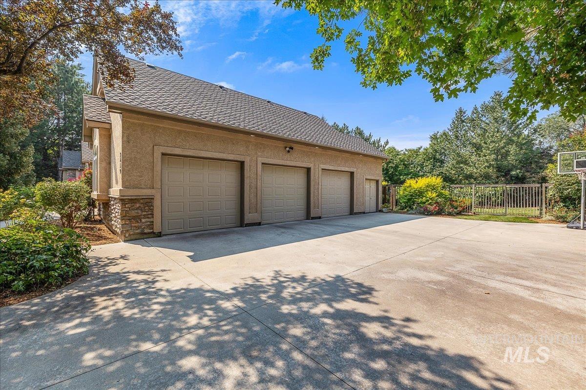 2419 North Sevenoaks Place, Eagle, Idaho 83616, 4 Bedrooms, 5 Bathrooms, Residential For Sale, Price $1,890,000, 98996759