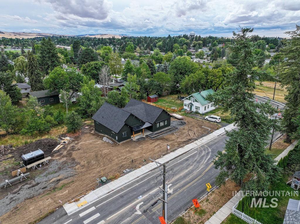 1062 N Mountain View, Moscow, Idaho 83843, 5 Bedrooms, 3 Bathrooms, Residential For Sale, Price $869,000,MLS 98996771