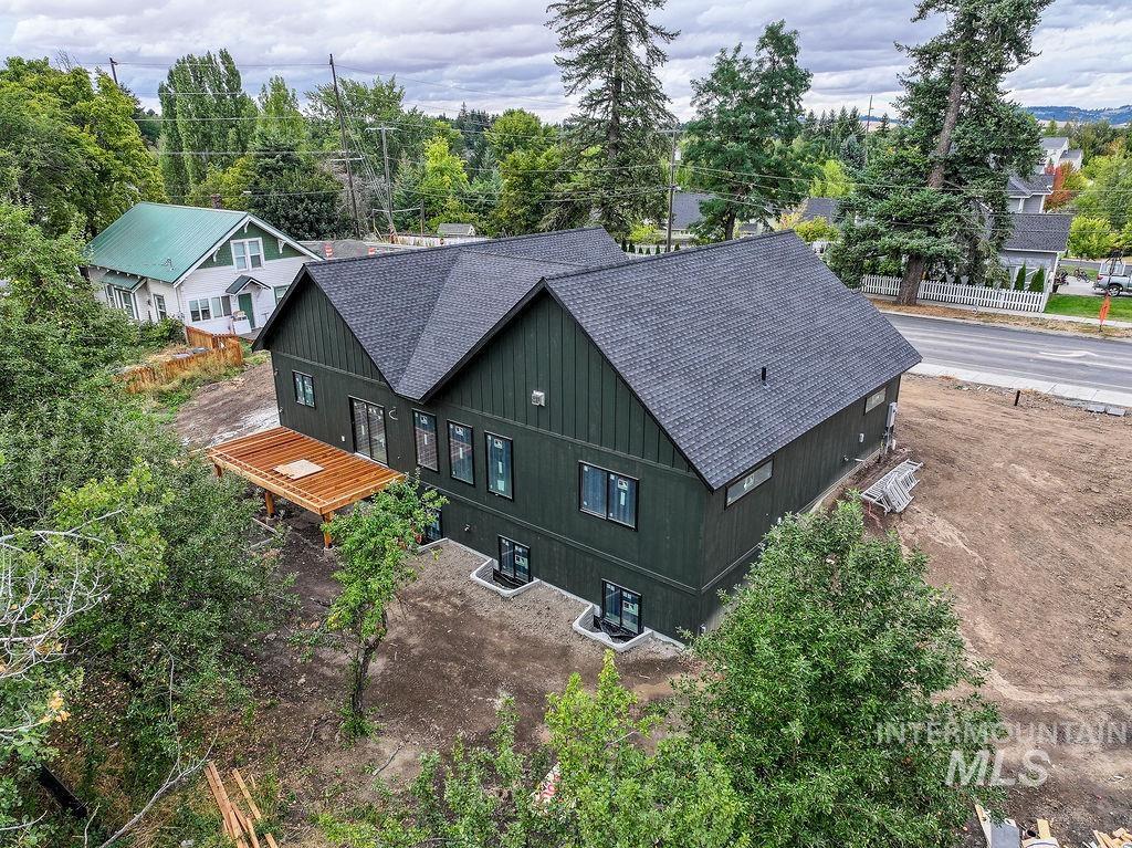 1062 N Mountain View, Moscow, Idaho 83843, 5 Bedrooms, 3 Bathrooms, Residential For Sale, Price $869,000,MLS 98996771