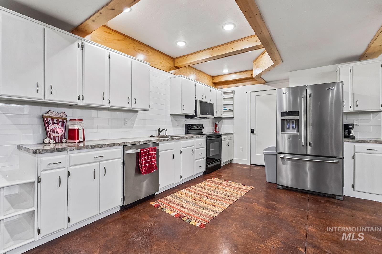 8481 Big Foot Rd, Melba, Idaho 83641, 4 Bedrooms, 2 Bathrooms, Residential Income For Sale, Price $1,100,000,MLS 98996772
