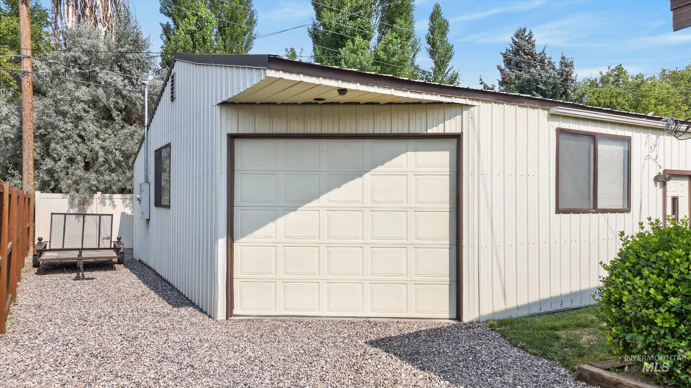 1119 Meadowbrook Ln, Pocatello, Idaho 83201, 3 Bedrooms, 2 Bathrooms, Residential For Sale, Price $389,900,MLS 98996789