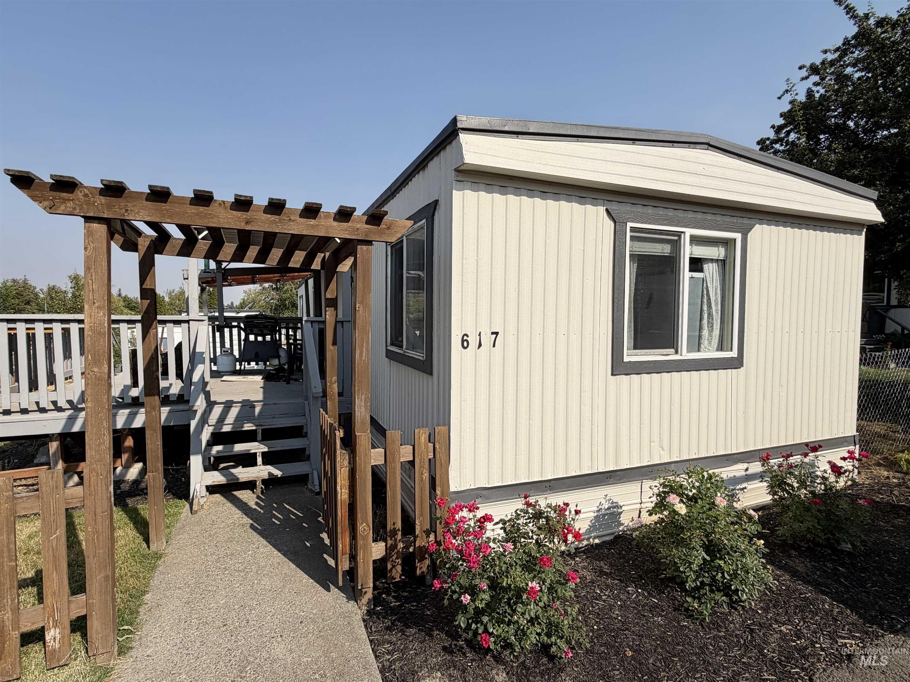 411 N Almon, Moscow, Idaho 83843, 2 Bedrooms, 1 Bathroom, Residential For Sale, Price $51,250, 98996808