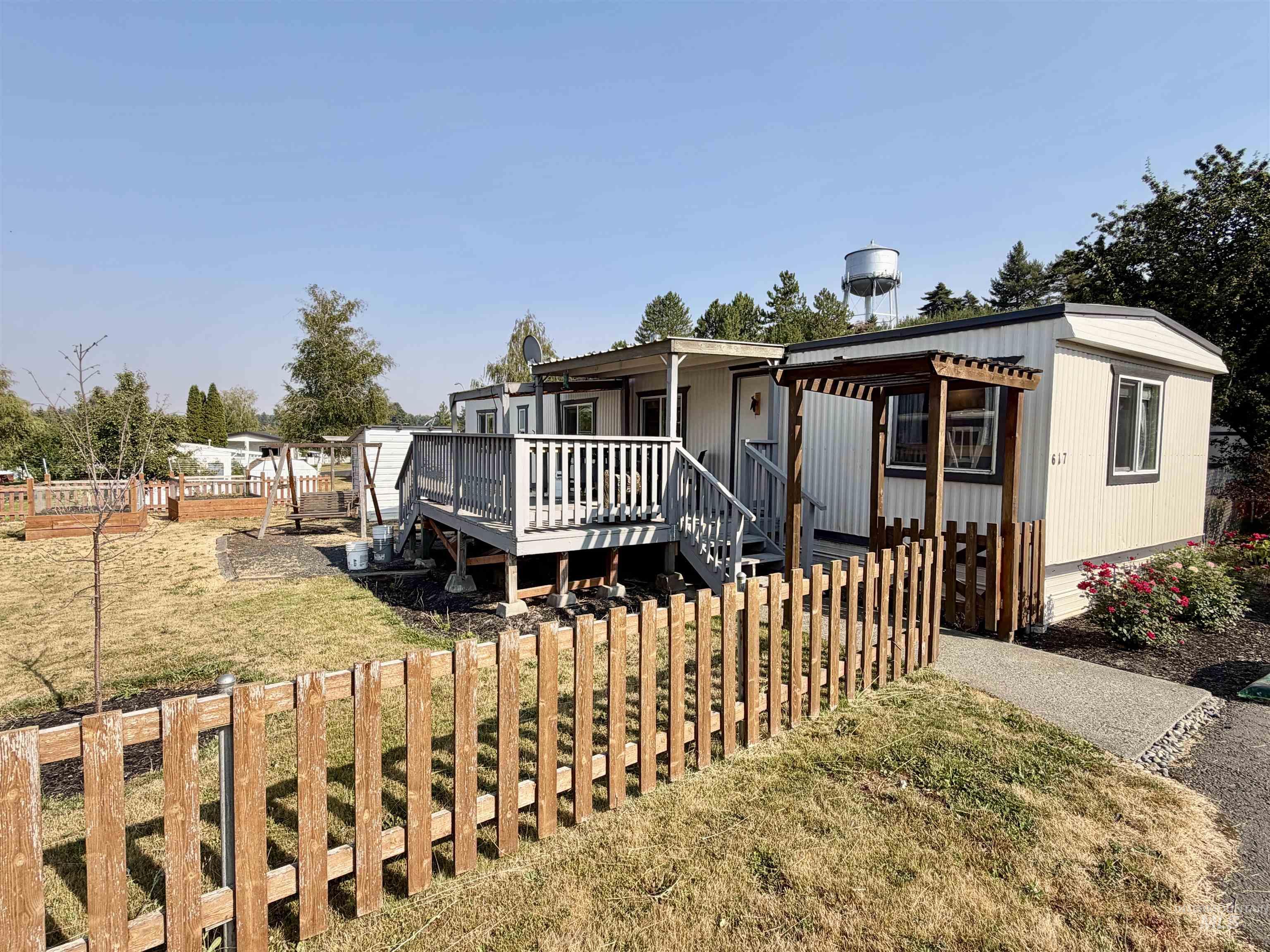 411 N Almon, Moscow, Idaho 83843, 2 Bedrooms, 1 Bathroom, Residential For Sale, Price $51,250, 98996808