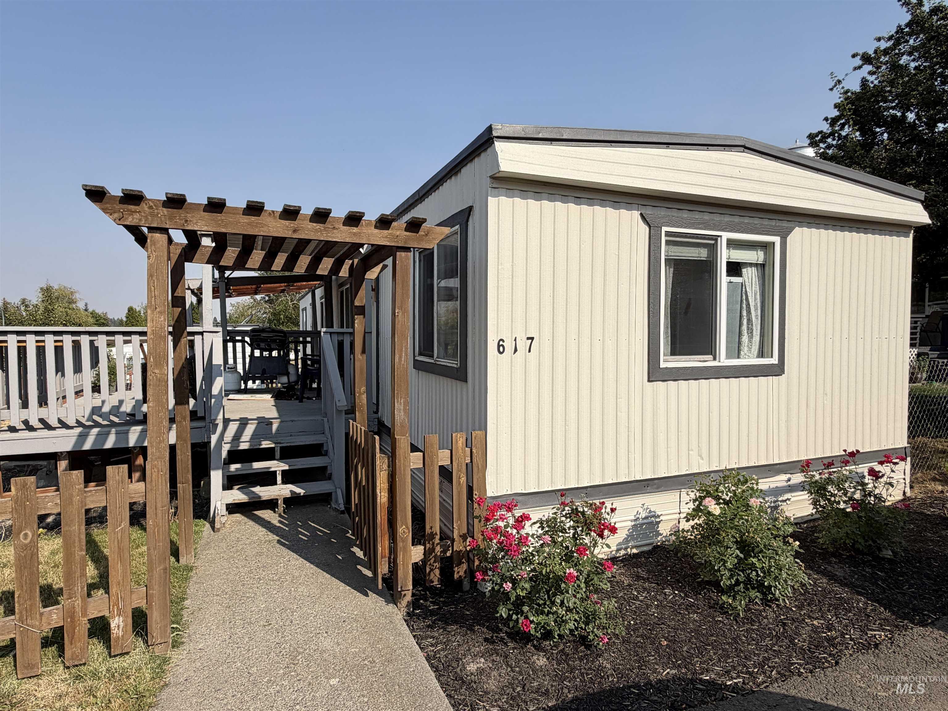 411 N Almon, Moscow, Idaho 83843, 2 Bedrooms, 1 Bathroom, Residential For Sale, Price $51,250, 98996808