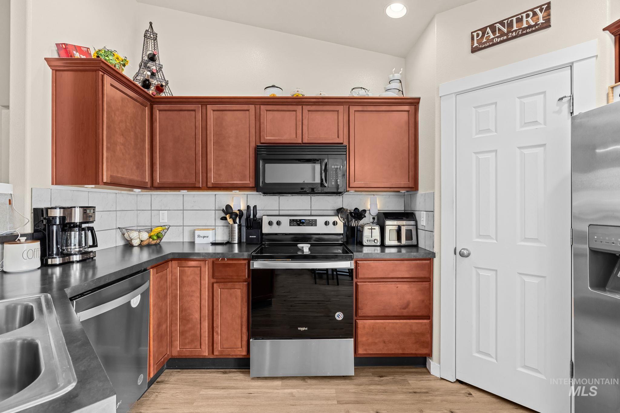 11863 Edgemoor St, Caldwell, Idaho 83605, 3 Bedrooms, 2 Bathrooms, Residential For Sale, Price $369,900,MLS 98996823