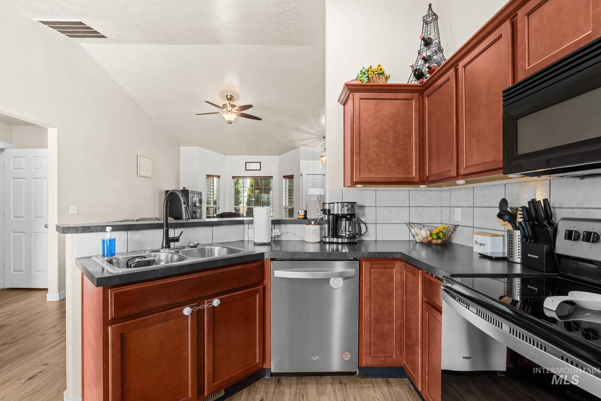 11863 Edgemoor St, Caldwell, Idaho 83605, 3 Bedrooms, 2 Bathrooms, Residential For Sale, Price $369,900,MLS 98996823