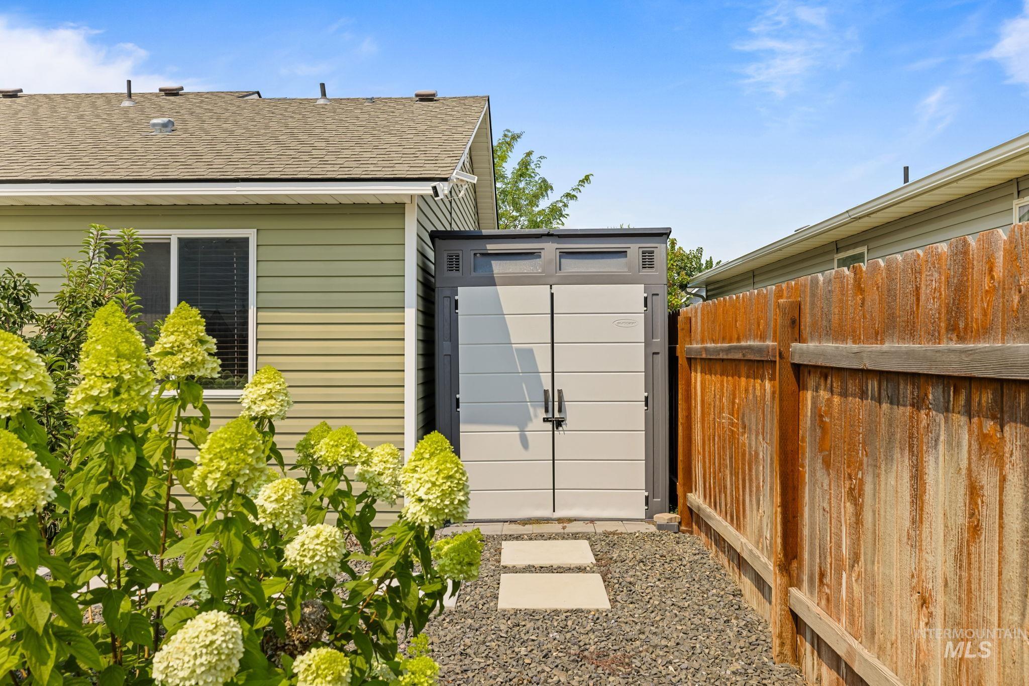 11863 Edgemoor St, Caldwell, Idaho 83605, 3 Bedrooms, 2 Bathrooms, Residential For Sale, Price $369,900,MLS 98996823