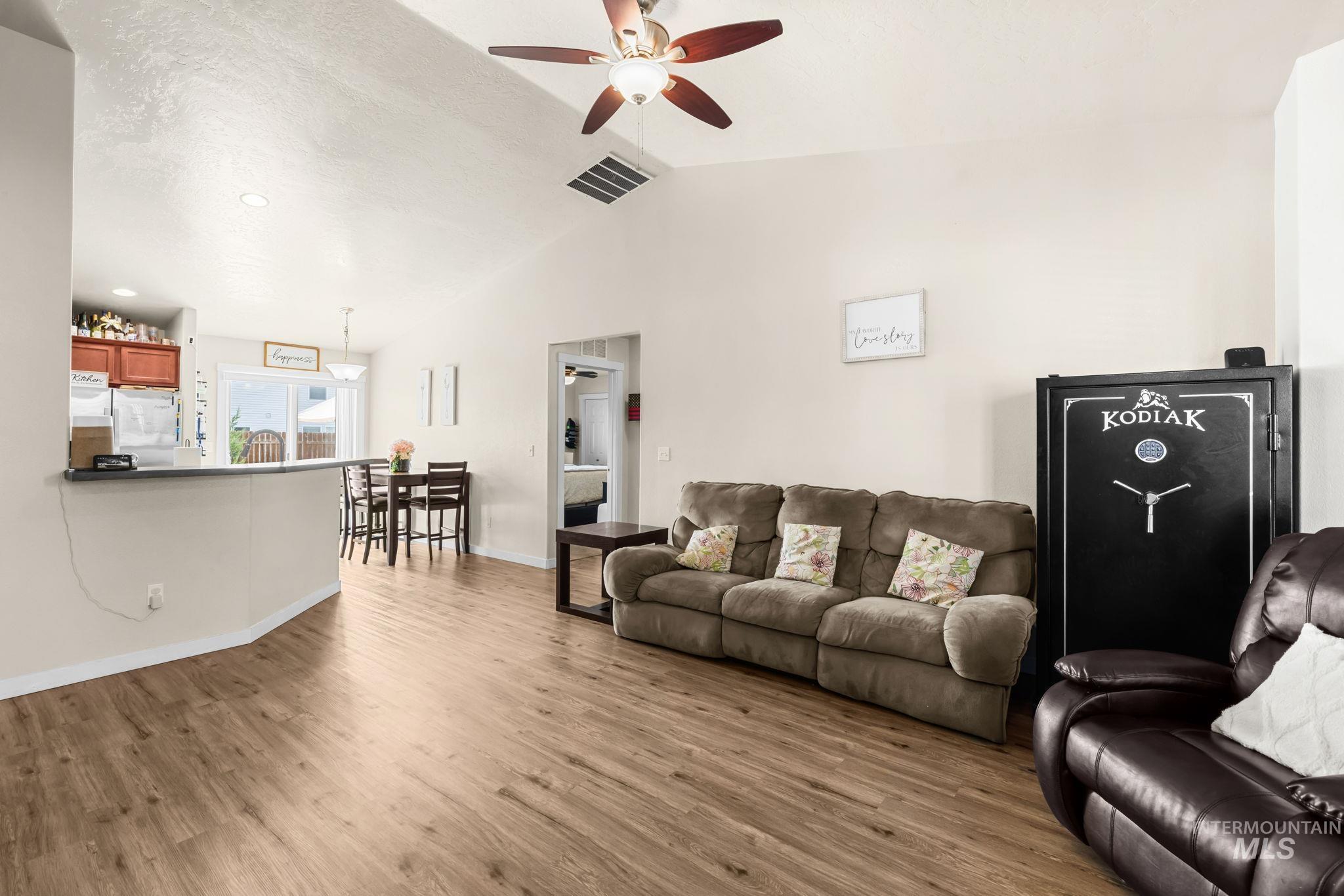 11863 Edgemoor St, Caldwell, Idaho 83605, 3 Bedrooms, 2 Bathrooms, Residential For Sale, Price $369,900,MLS 98996823