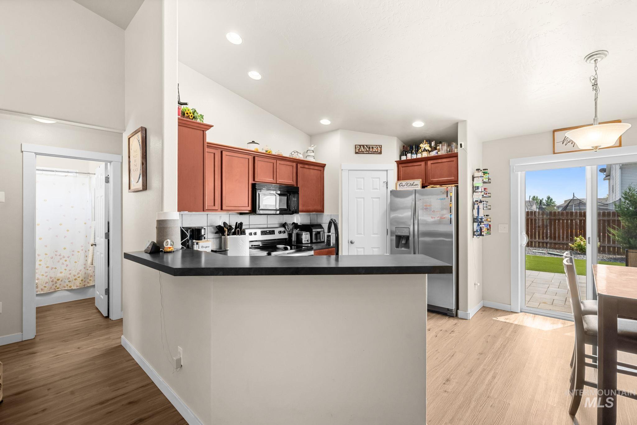 11863 Edgemoor St, Caldwell, Idaho 83605, 3 Bedrooms, 2 Bathrooms, Residential For Sale, Price $369,900,MLS 98996823