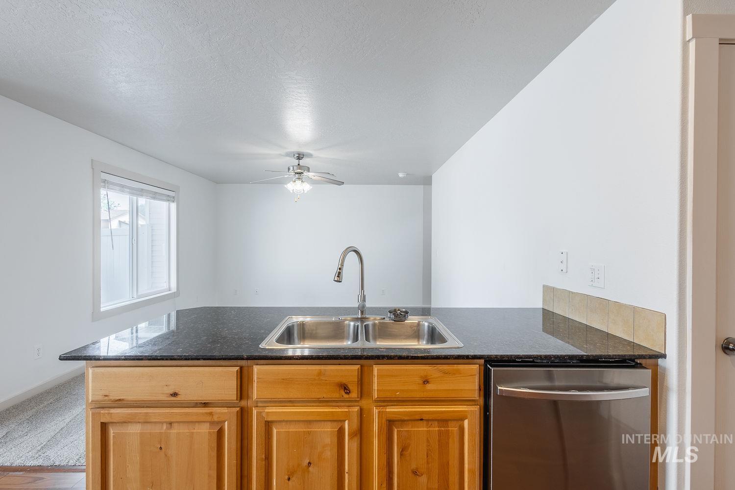 1100 S Barberry Pl, Nampa, Idaho 83686, 3 Bedrooms, 2.5 Bathrooms, Residential For Sale, Price $319,000,MLS 98996824
