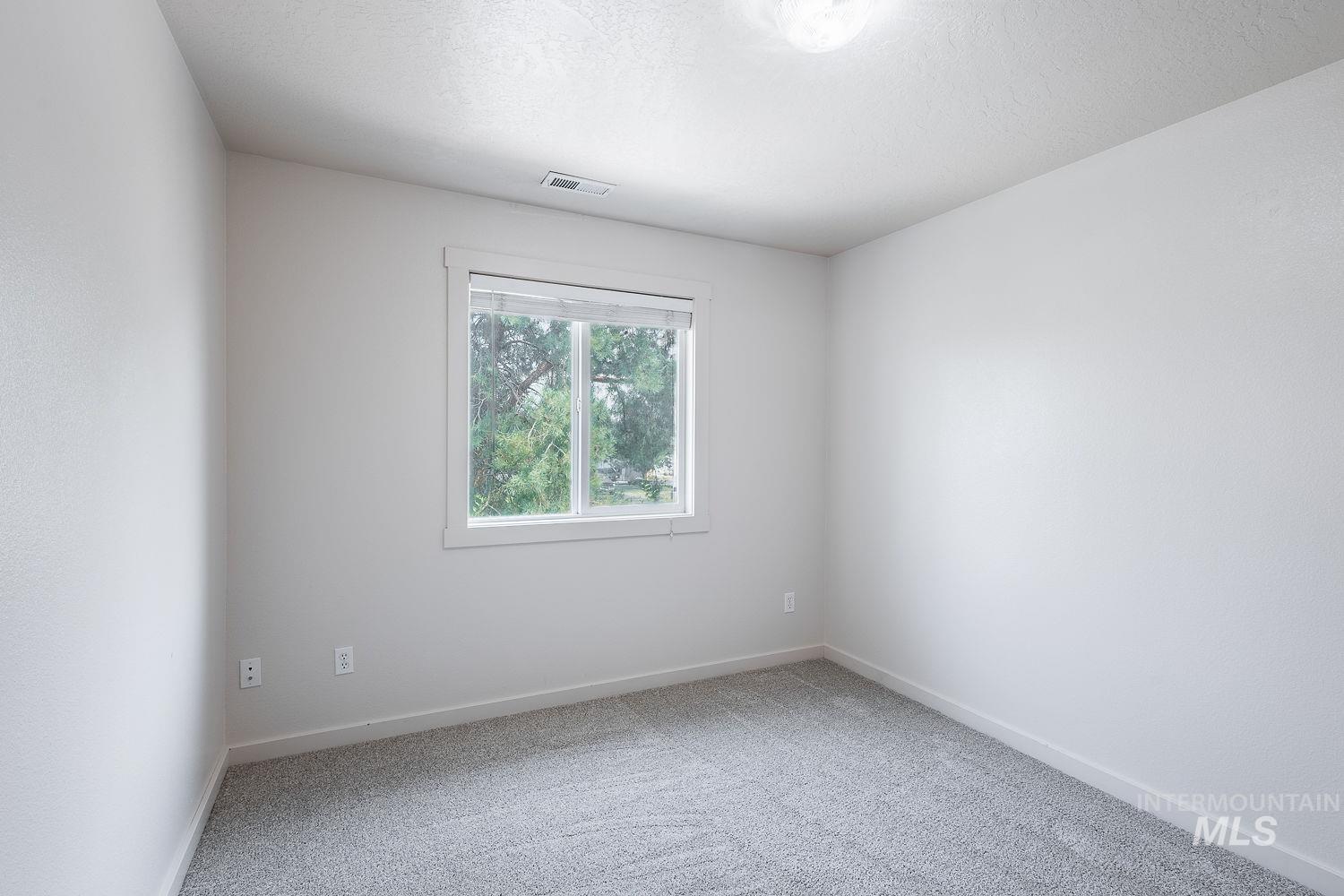 1100 S Barberry Pl, Nampa, Idaho 83686, 3 Bedrooms, 2.5 Bathrooms, Residential For Sale, Price $319,000,MLS 98996824