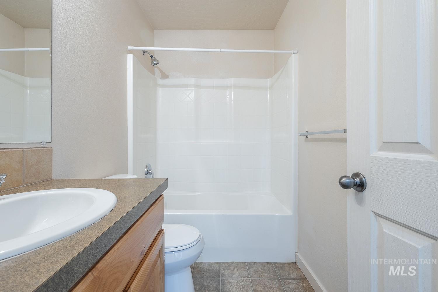 1100 S Barberry Pl, Nampa, Idaho 83686, 3 Bedrooms, 2.5 Bathrooms, Residential For Sale, Price $319,000,MLS 98996824