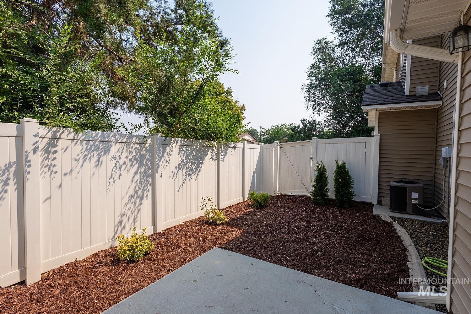 1100 S Barberry Pl, Nampa, Idaho 83686, 3 Bedrooms, 2.5 Bathrooms, Residential For Sale, Price $319,000,MLS 98996824