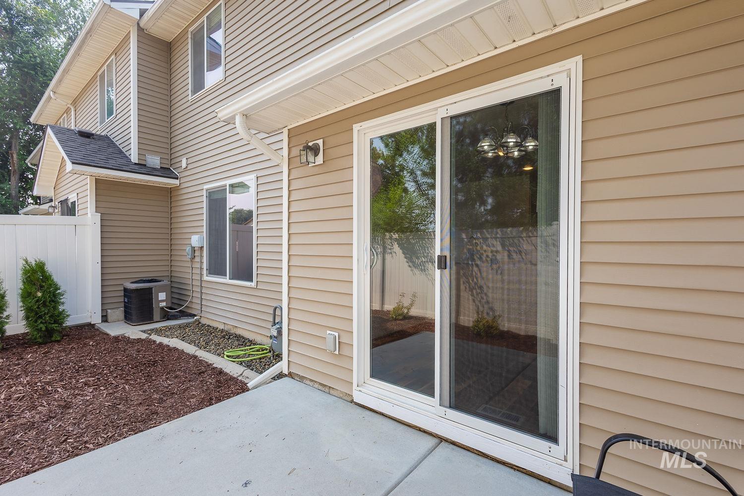 1100 S Barberry Pl, Nampa, Idaho 83686, 3 Bedrooms, 2.5 Bathrooms, Residential For Sale, Price $319,000,MLS 98996824