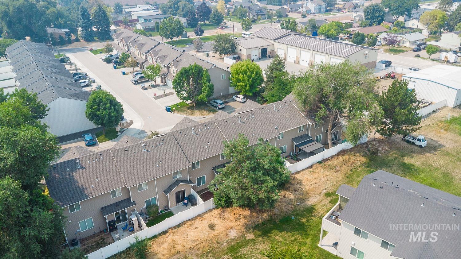 1100 S Barberry Pl, Nampa, Idaho 83686, 3 Bedrooms, 2.5 Bathrooms, Residential For Sale, Price $319,000,MLS 98996824