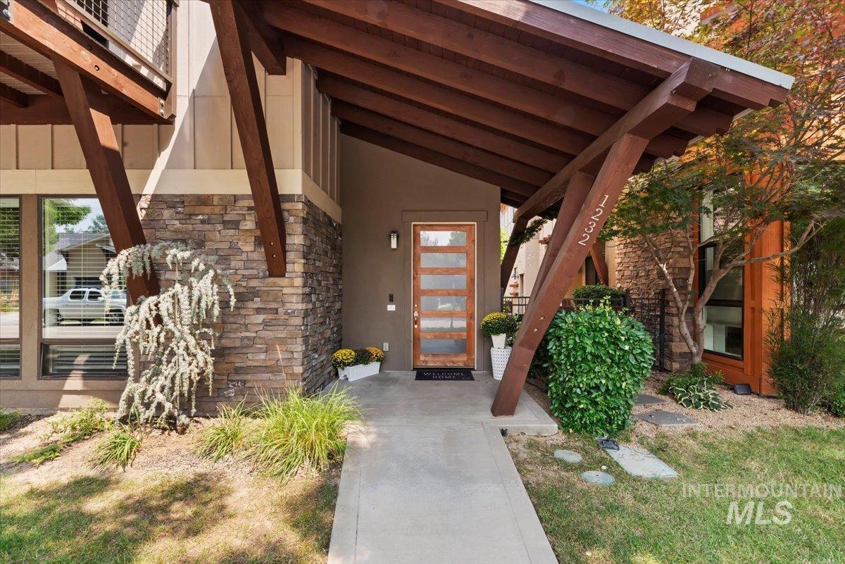 1232 E Lone Shore Dr, Eagle, Idaho 83616, 3 Bedrooms, 2.5 Bathrooms, Residential For Sale, Price $759,990,MLS 98996825