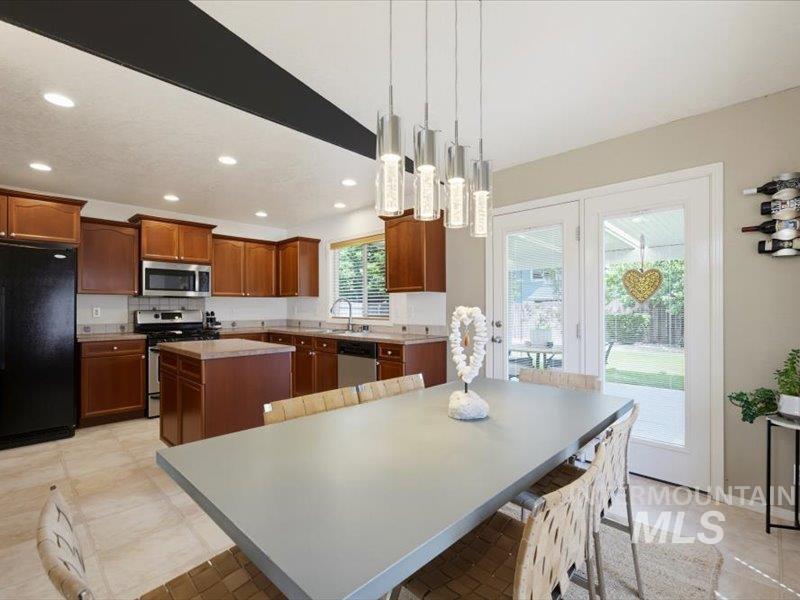 4294 E English Dr, Meridian, Idaho 83642, 3 Bedrooms, 2.5 Bathrooms, Residential For Sale, Price $475,000,MLS 98996826