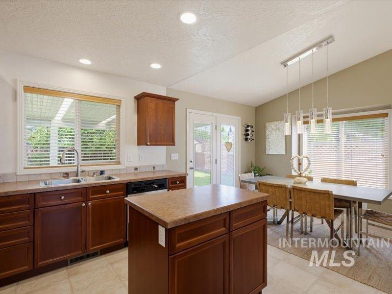 4294 E English Dr, Meridian, Idaho 83642, 3 Bedrooms, 2.5 Bathrooms, Residential For Sale, Price $475,000,MLS 98996826