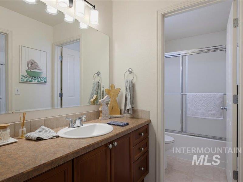 4294 E English Dr, Meridian, Idaho 83642, 3 Bedrooms, 2.5 Bathrooms, Residential For Sale, Price $475,000,MLS 98996826