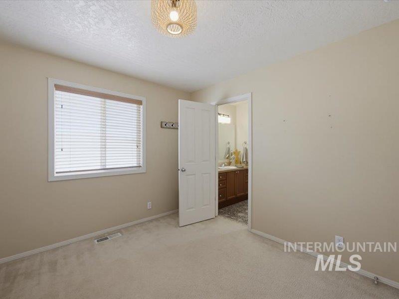 4294 E English Dr, Meridian, Idaho 83642, 3 Bedrooms, 2.5 Bathrooms, Residential For Sale, Price $475,000,MLS 98996826