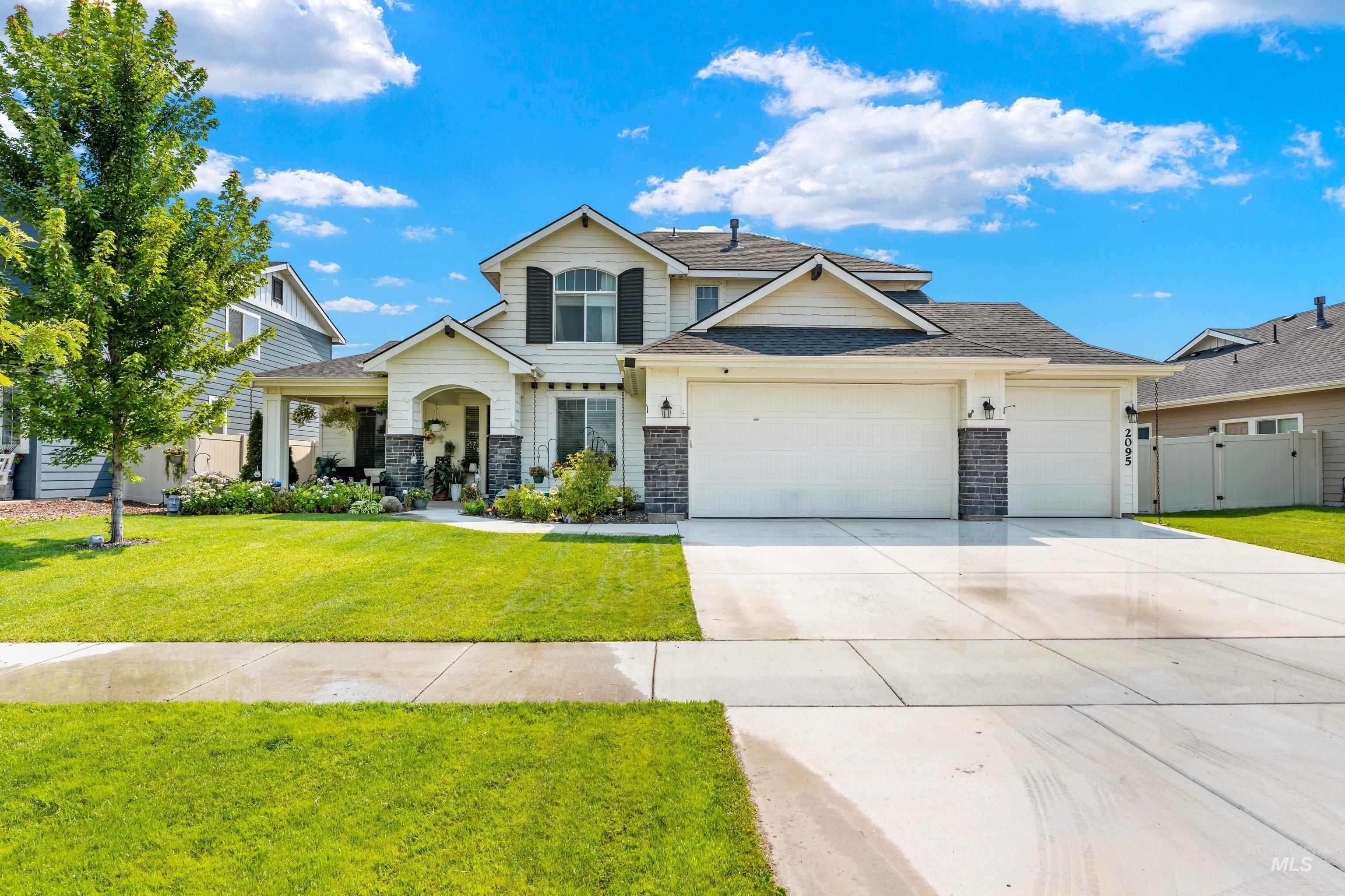 2095 N Windmill Way, Kuna, Idaho 83642, 3 Bedrooms, 3 Bathrooms, Residential For Sale, Price $599,700,MLS 98996828