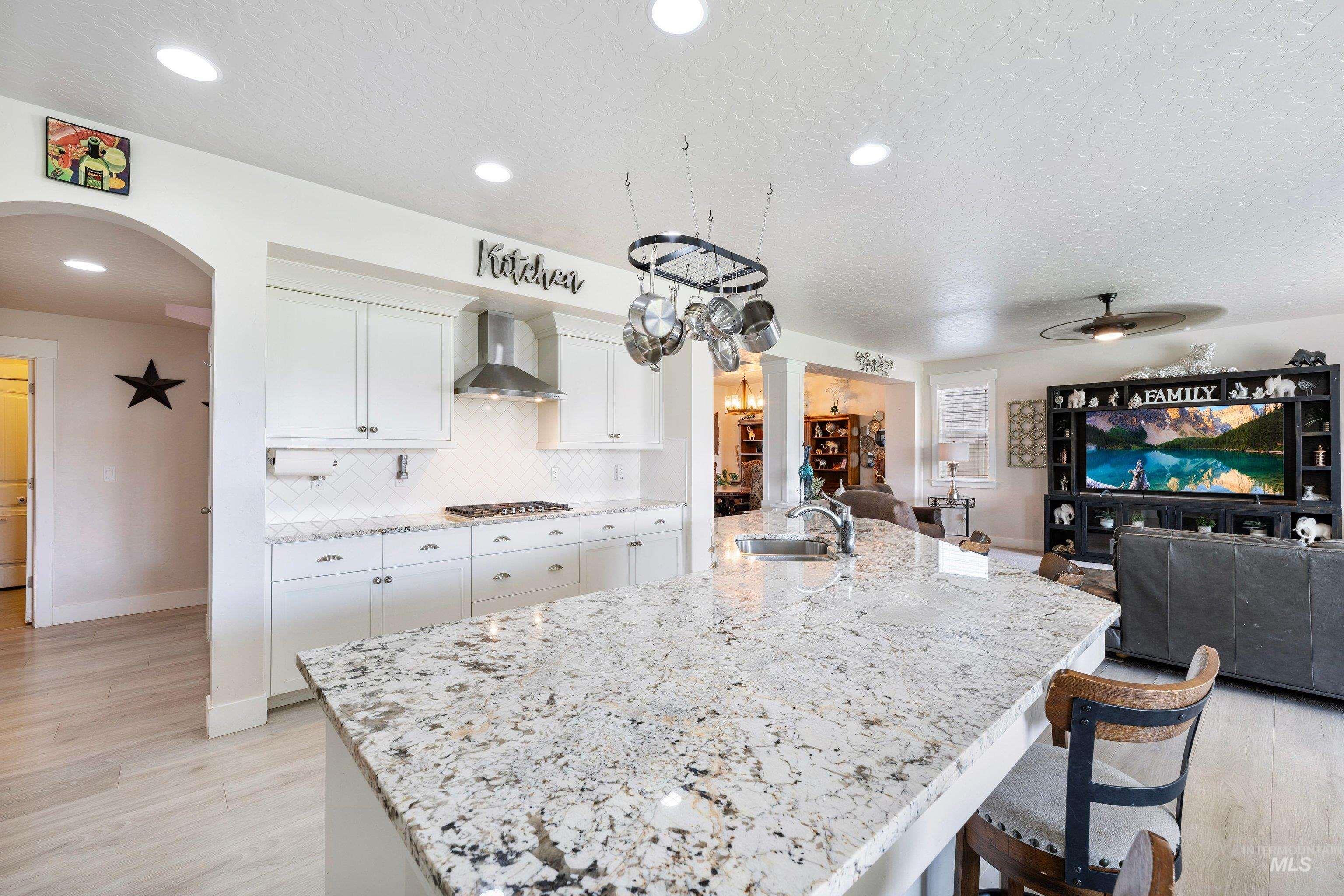 2095 N Windmill Way, Kuna, Idaho 83642, 3 Bedrooms, 3 Bathrooms, Residential For Sale, Price $599,700,MLS 98996828